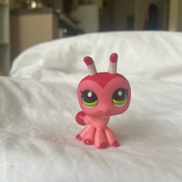Authentic Littlest Pet Shop #2410 Red Ant Blythe - Picture 5 of 13